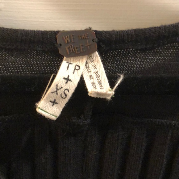 WE THE FREE v-neck XS - Picture 2 of 4